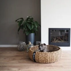 District 70 COCOON - Luxe Hondenmand Van Duurzaam Hoogwaardig Riet Met Zacht Kussen - Maten S/M/L - Large 34 District 70 COCOON - Luxe Hondenmand Van Duurzaam Hoogwaardig Riet Met Zacht Kussen - Maten S/M/L - Large -Dierenwinkel 1200x1200 398