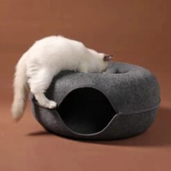 Merkloos A.K.A. Kattentunnel En Kattenmand In-1 – Kattenspeelgoed Speeltunnel Kattenhuis – Kattenhol Rond Kattenspeeltjes - Cat Cave Donut - Antraciet Vilt -Dierenwinkel 1200x1200 506