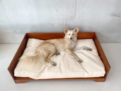 STUDIO ANIMAUX Hondenmand Met Katoenen Kussen (maat L) | 119 X 76,5 Cm | Hondenbed | Hondensofa | Hondenbank | Hout | Bruin -Dierenwinkel 1200x899 1